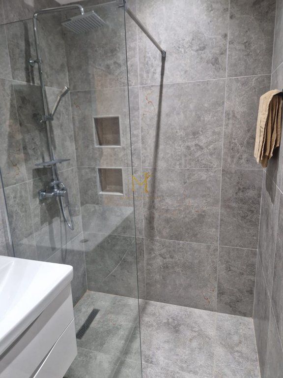 Jepet me qira apartament 1+1 në Golem Qendër.