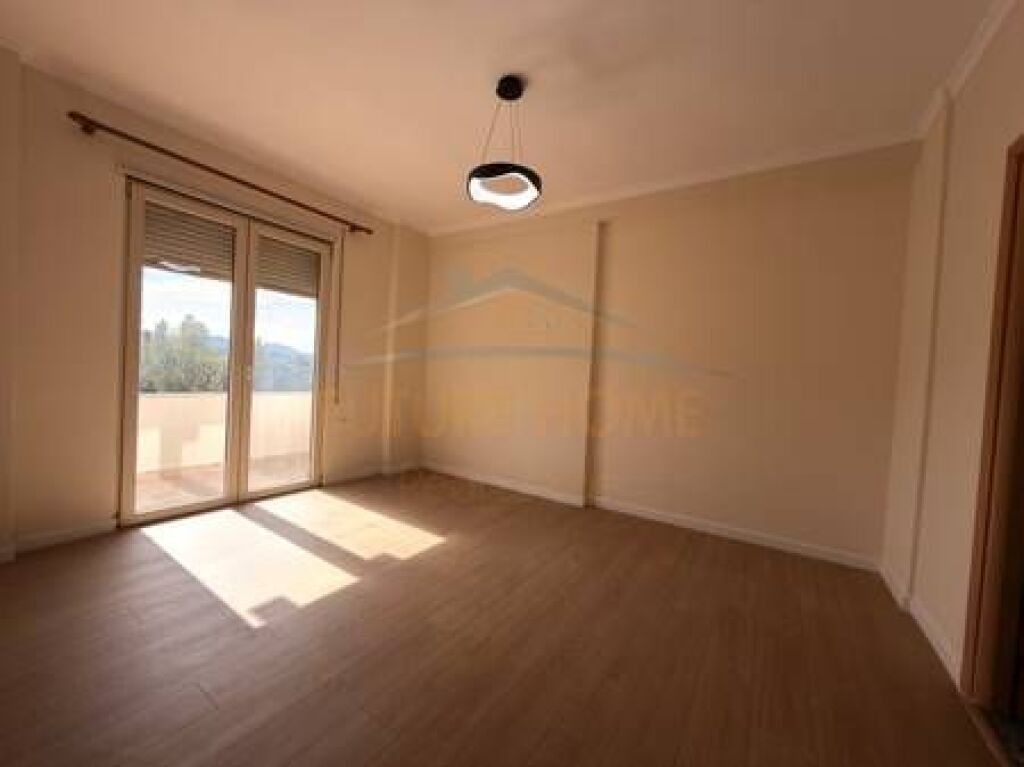 Shitet, Apartament 2+1+2, Restorant Fresku, Rruga e Dajtit