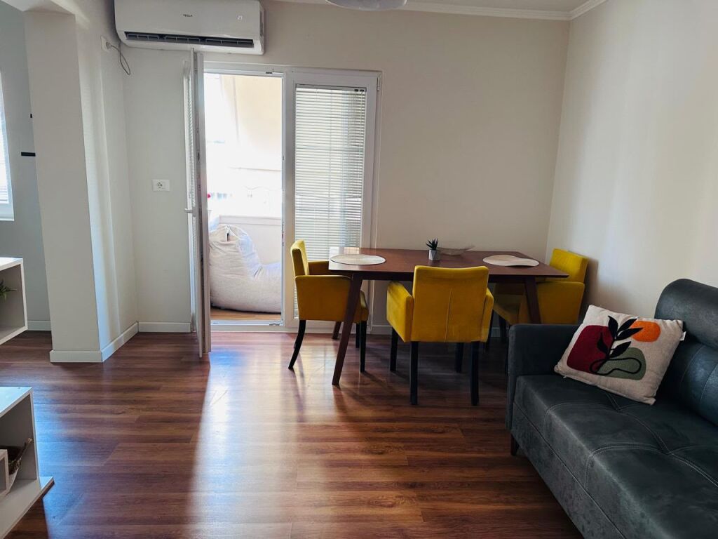 Selvia, Shitet apartament 1+1.
