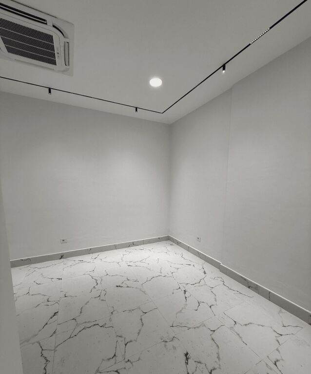 Rent | Ambjent Biznesi | Skanderbeg Square | 900 €/month