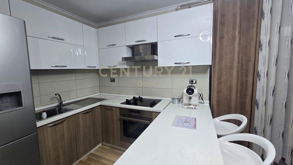Jepet me qera Apartament te Myslym Shyri 600 € /Muaj 60,000 Lekë /Muaj