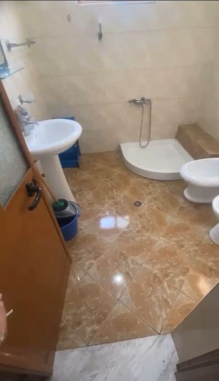 Casa 2+1 in affitto, Via Jordan Misja vicino alla Moschea 500 euro