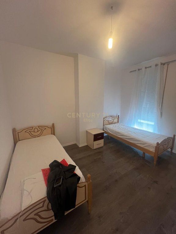 Apartment 2+1+2+ parking space for rent, Univers City.