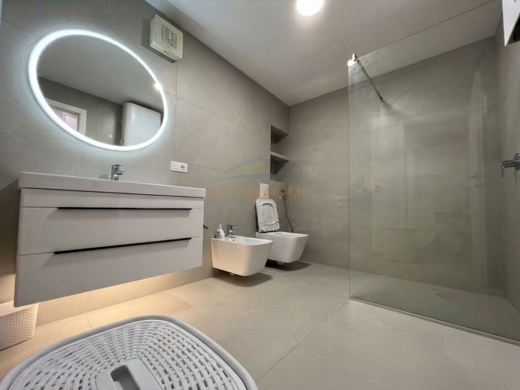 Shitet, Apartament 1+1 (I Konvertuar ne 2+1), Kinostudio, Tiranë