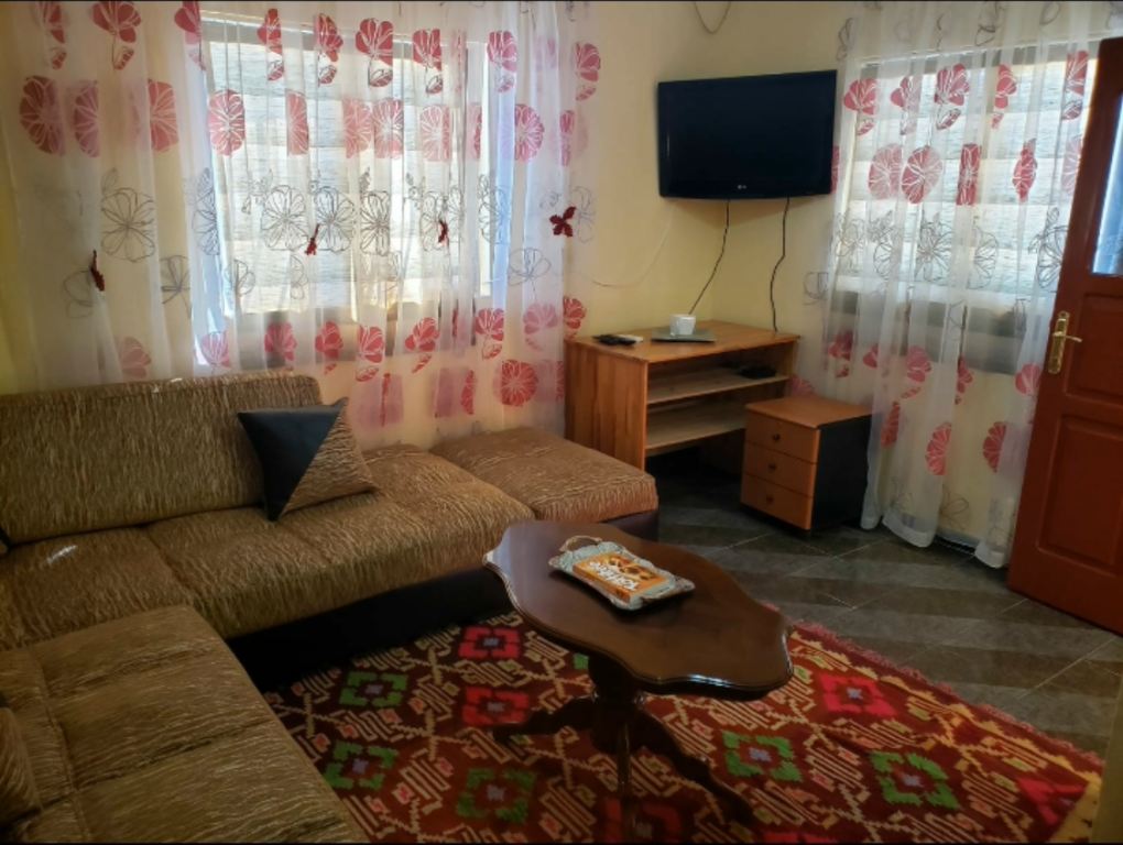 Two-storey house for rent in Vaqarr !
