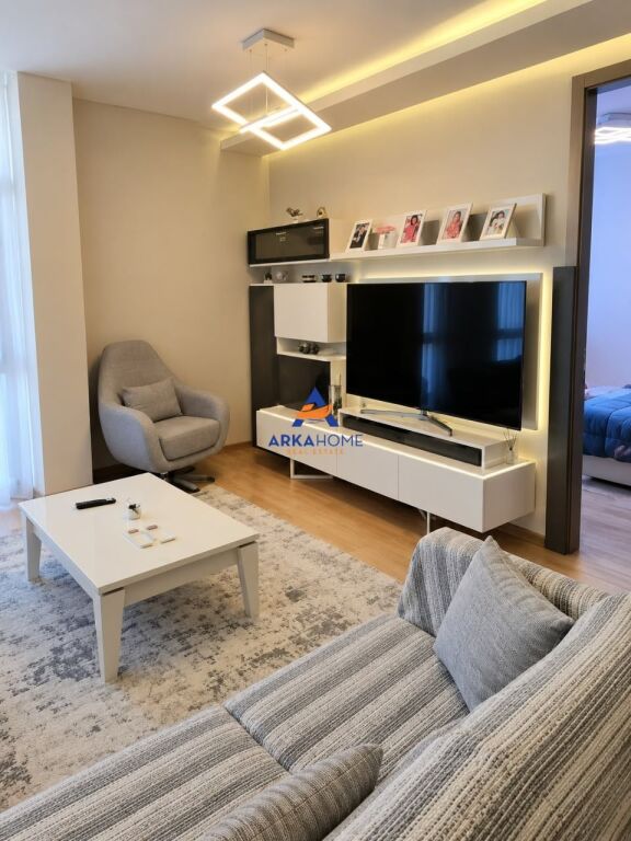 SHITET APARTAMENT 2+1 "RRETHI I KOMUNES SE PARISIT" 33.000.000 LEKE