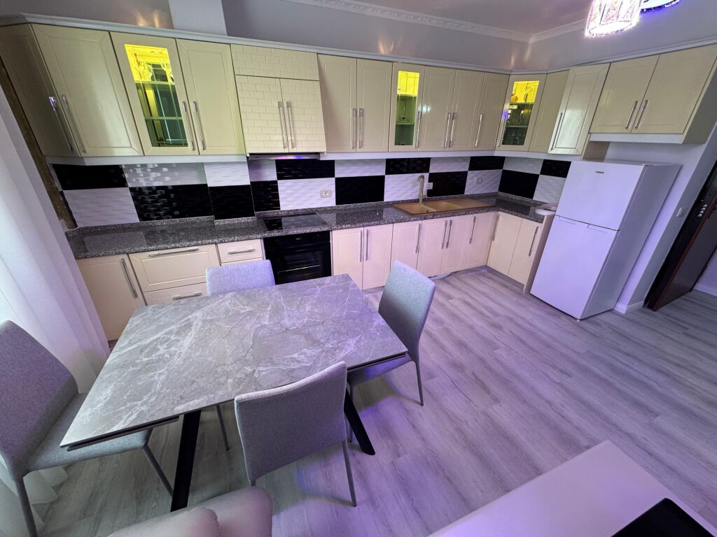 Qender Rr Kavajse jepet me qera Apartament 2+1 me garazh Tirana ID 5648