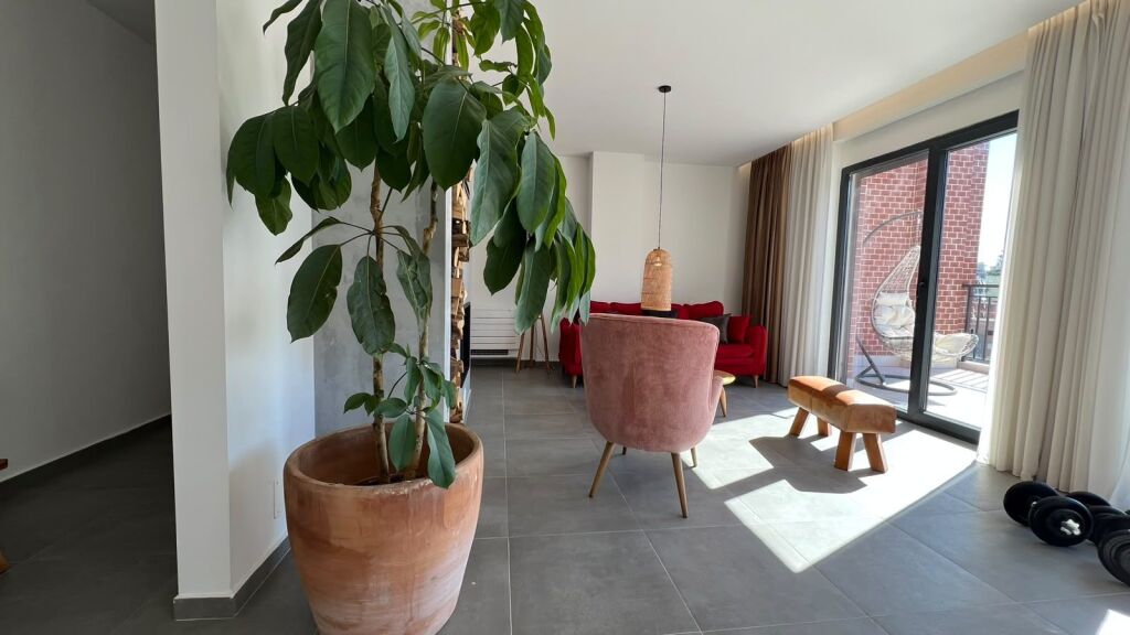 PENTHOUSE PËR SHITJE – KODRA E DIELLIT