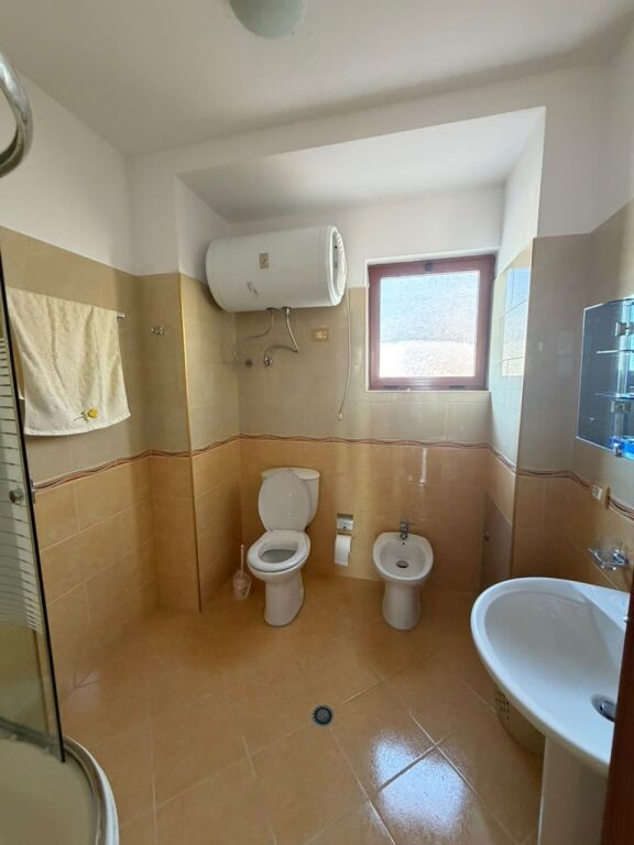Apartament 2+1  Me Qira prane Spitalit Amerikan 1