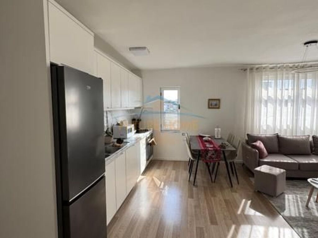 Shitet, Apartament 1+1, Rruga Bardhyl, Tiranë