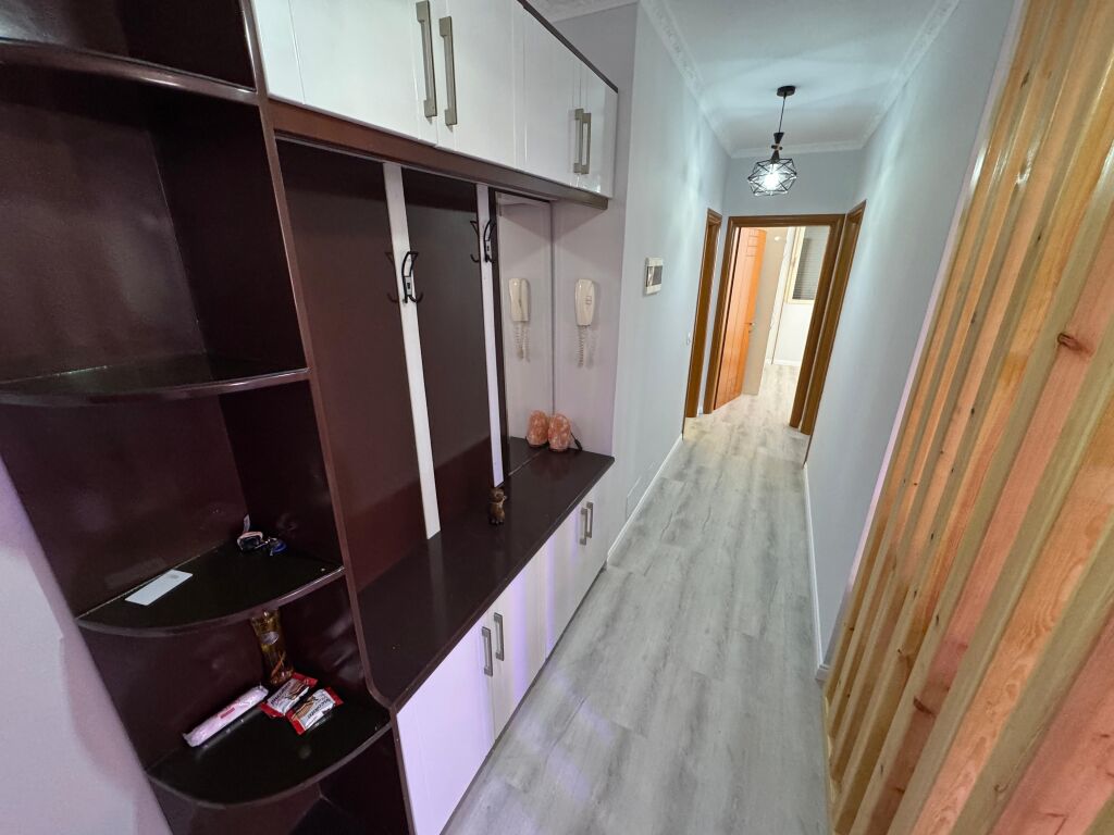Qender Rr Kavajse jepet me qera Apartament 2+1 me garazh Tirana ID 5648