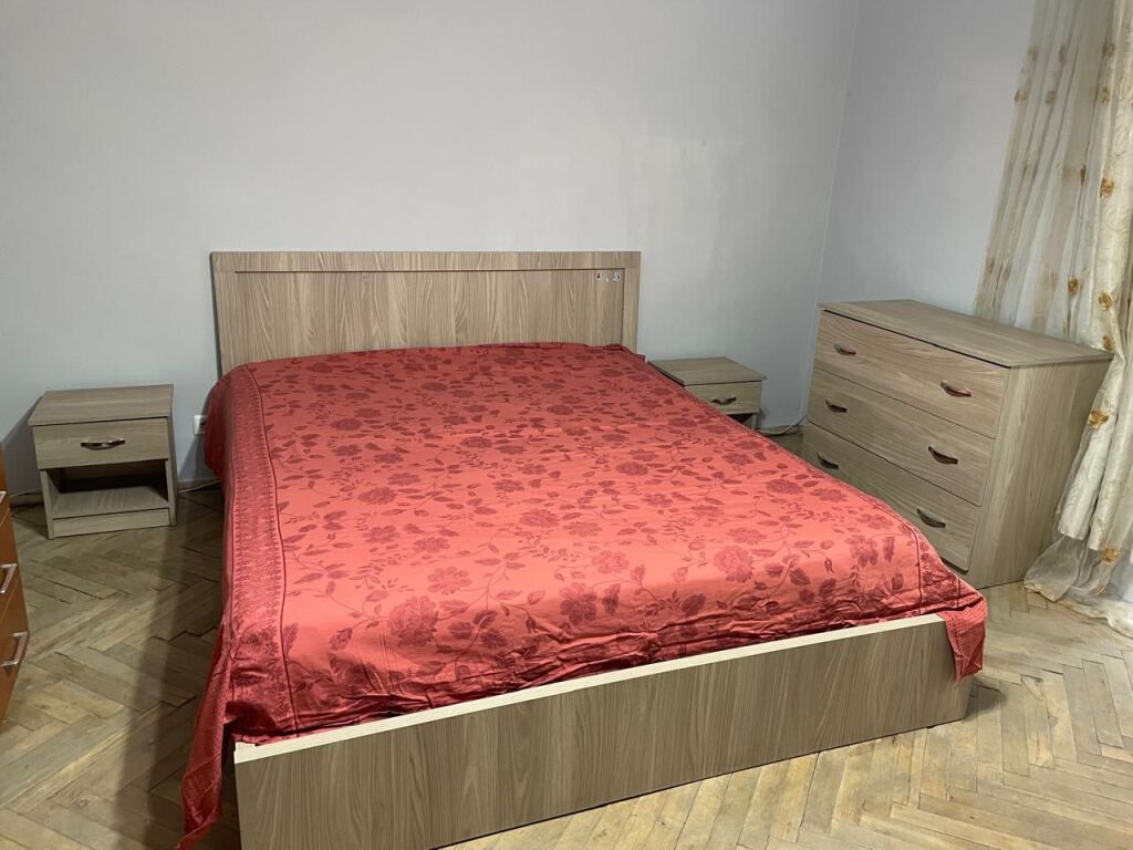 Jepet me qera Apartamenti 2+1 , Tregu Elektrik prane Shkolles Mihal Grameno 600 mije leke te vjetra