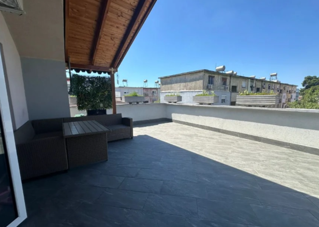 JEPET ME QIRA APARTAMENT 2+1 ME VERANDË | XHAMLLIK