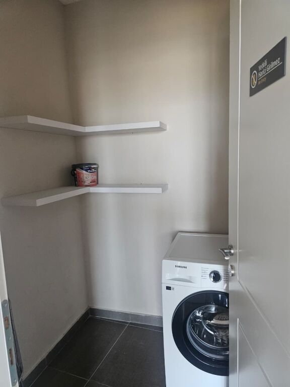 🏢 Office Space for Rent – Lake View Residence