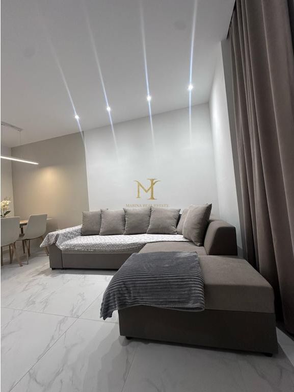 Jepet me qira apartament 1+1 në Golem Qendër.