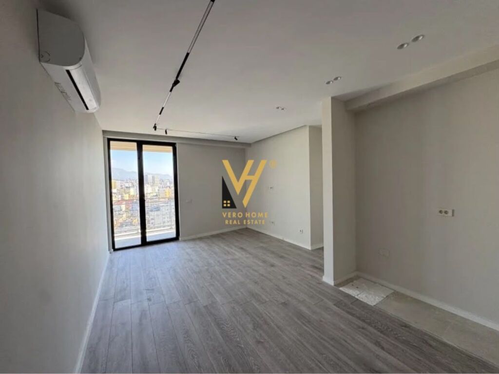 OFFICE 104 M2 FOR RENT AT MINE PEZA 850 EURO