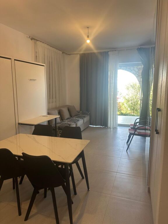 Shitet garsoniere+post parkimi tek Kompleksi Sofo Duni ose Lemon Residence , Dhermi , Palase , Drimadhe , Vlore , Himare , Sarande , Drymades .