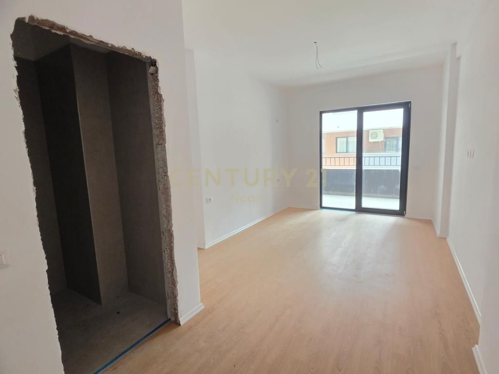Apartment 2+1+2+Parking Space for sale at Xheluks Complex, Elbasan Street