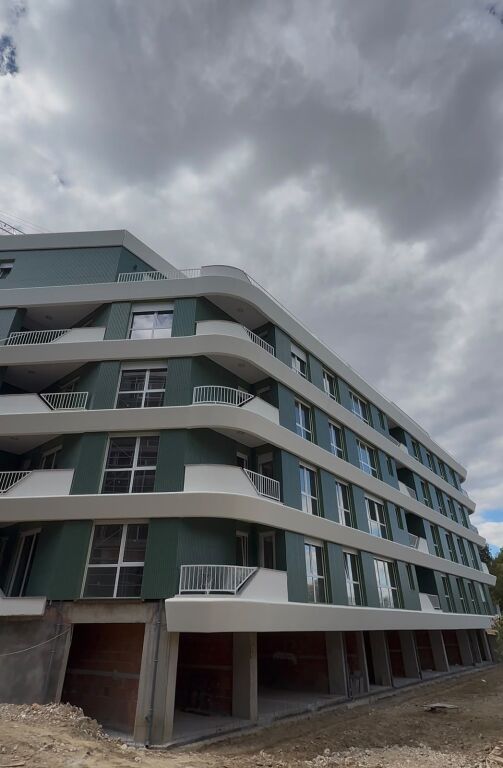 Apartment 2+1+2 for sale at Rezidenca Ames, Dry Lake, Botanical Garden! Price in lek!