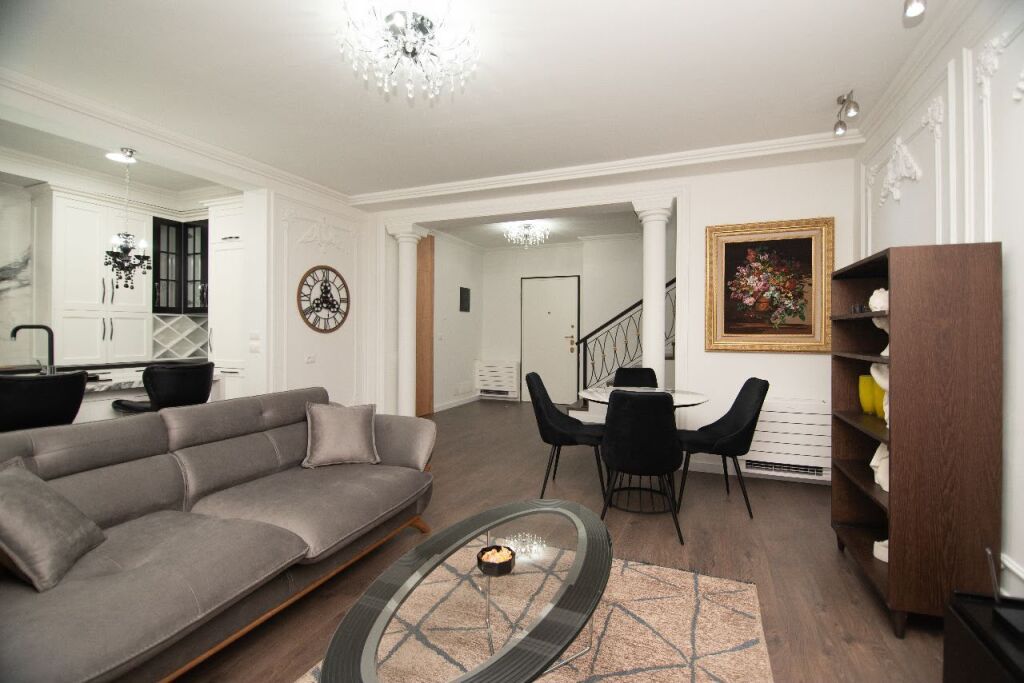 Duplex + parking for rent on Lungomare