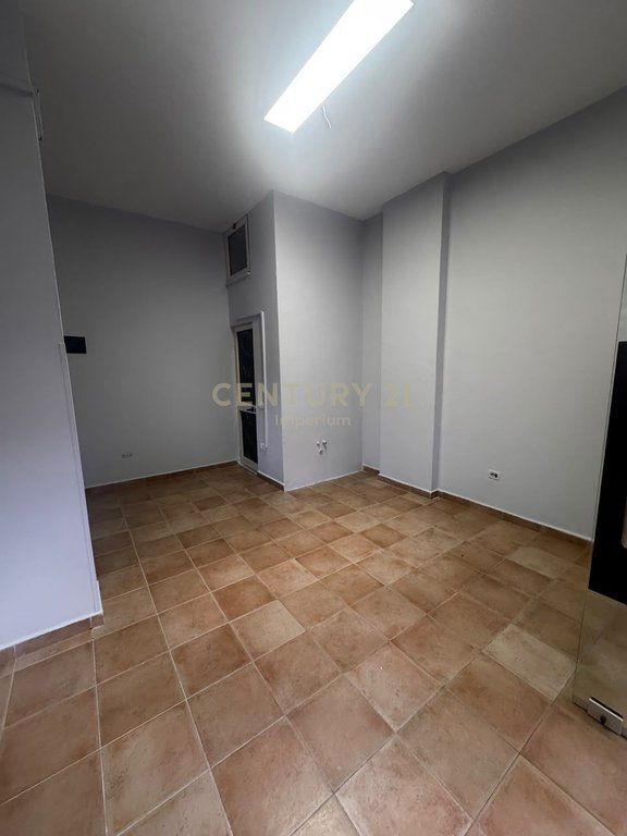 Commercial space for rent on Fortuzi Street!