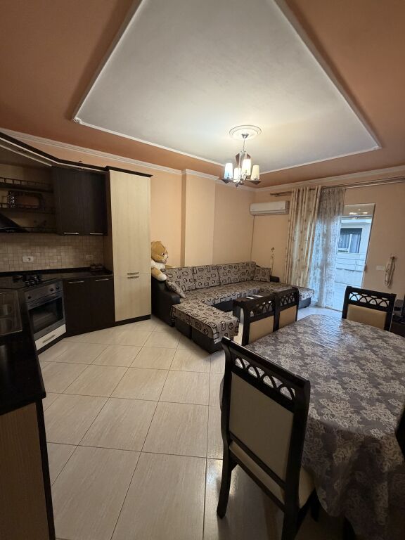 Jepet me qera Apartment 1+1 ne Plazh