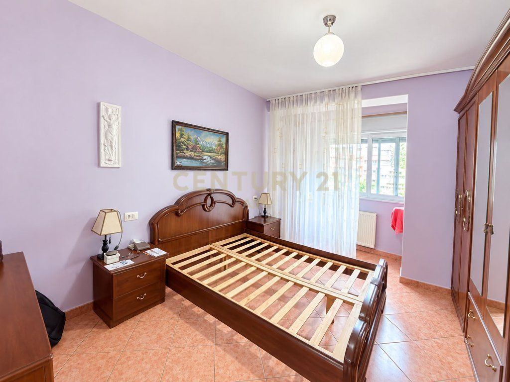 Appartamento 2+1 in vendita a Komuna e Parisit
