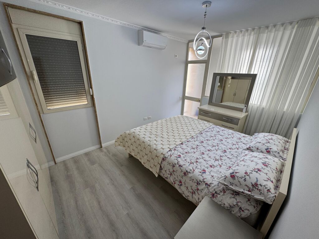 Qender Rr Kavajse jepet me qera Apartament 2+1 me garazh Tirana ID 5648