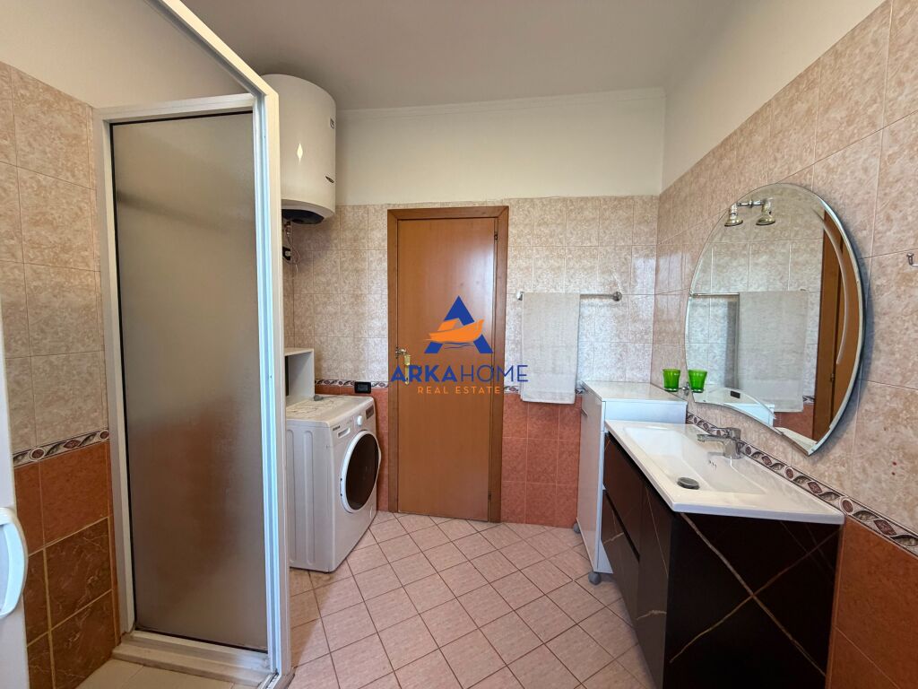 JEPET APARTAMENT 4+1+BALLKON ME QERA "ISH EKSPOZITA" 130.000 LEKE
