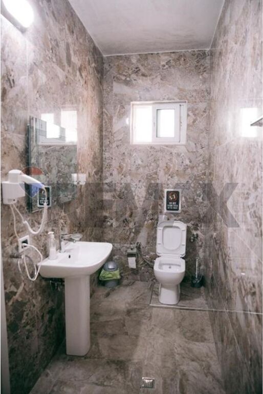 Hotel - In Vendita - Viale Repubblica, Berat