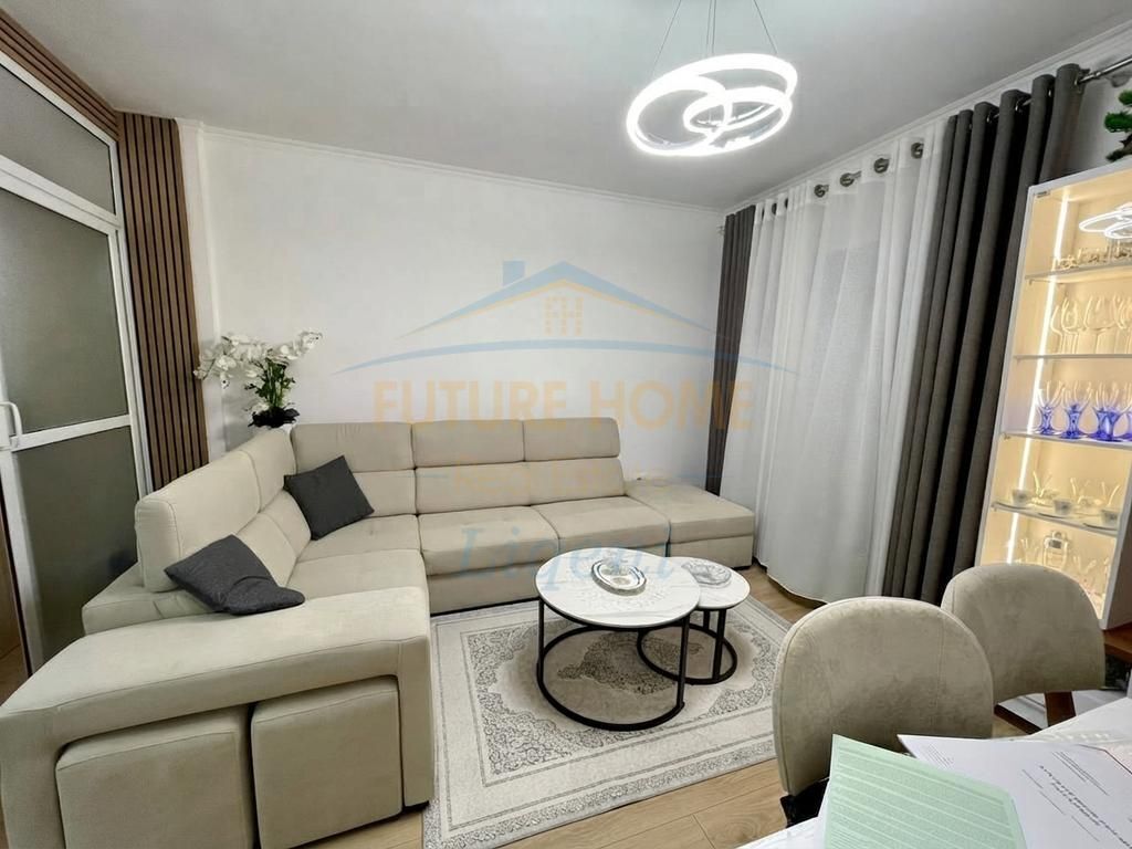 Shitet, Apartament 1+1 (I Konvertuar ne 2+1), Kinostudio, Tiranë