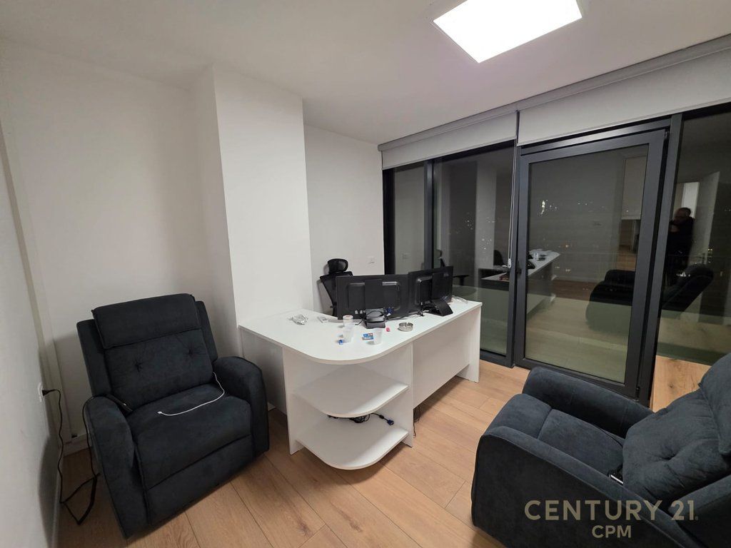 Ambient për Zyra + 2 Poste Parkimi me Qira tek Lake View, Rruga e Kosovareve