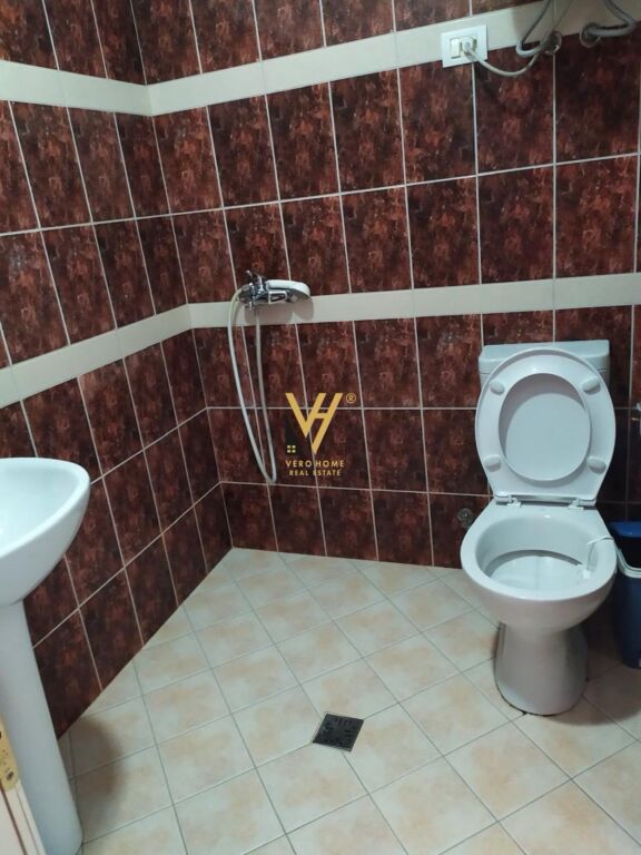 SHITET HOTEL TE AUTOSTRADA LEZHE–TIRANE 670.000 EURO