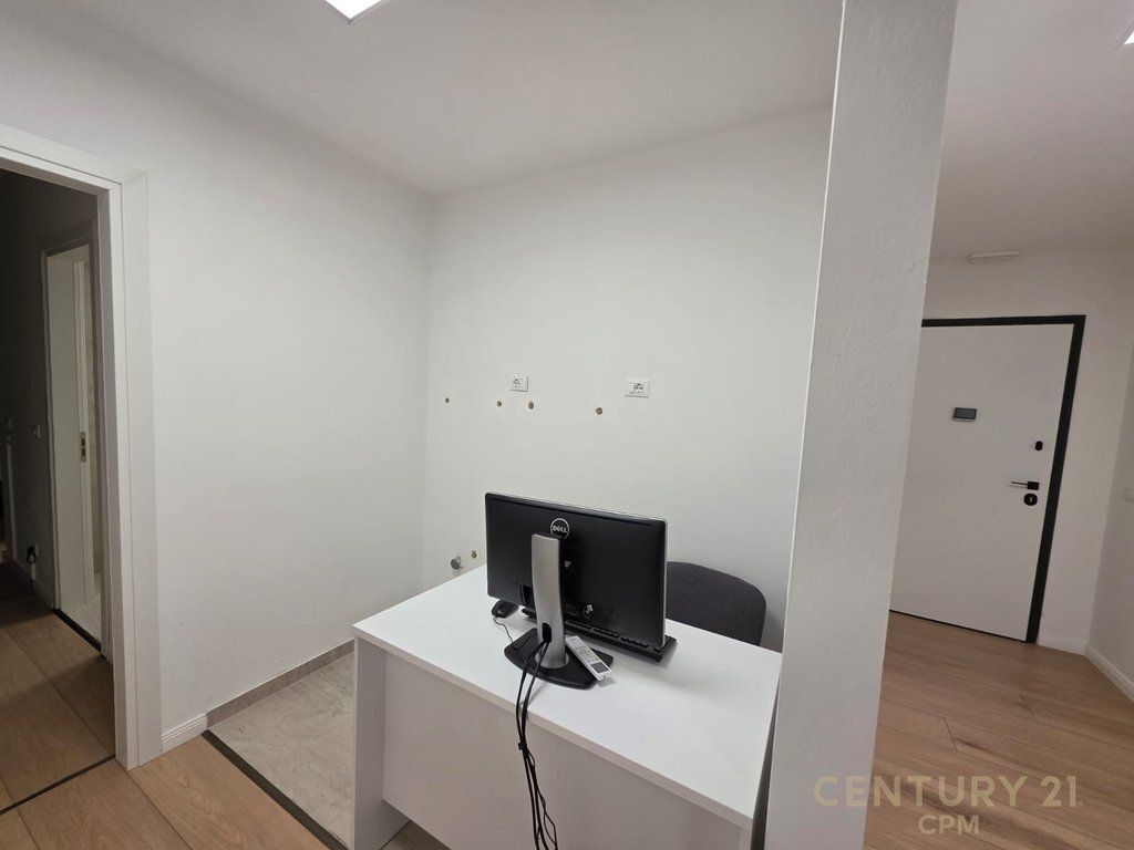 Ambient për Zyra + 2 Poste Parkimi me Qira tek Lake View, Rruga e Kosovareve