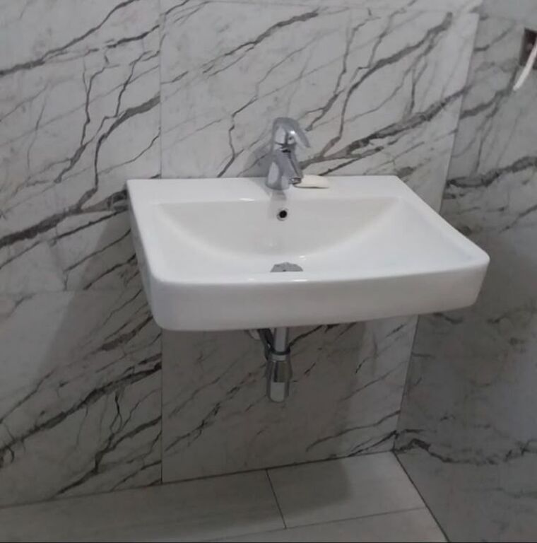 APARTAMENT ME QIRA 1+1 - SHKOLLA BARAM CURRI, PRANE MJEKSISE , TIRANE