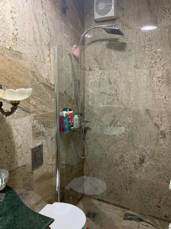 SHITET APARTAMENT LUKSOZ 2+1+2 – PRANË TV KLAN