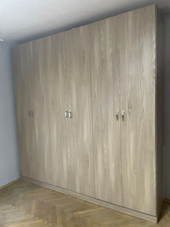 Jepet me qera Apartamenti 2+1 , Tregu Elektrik prane Shkolles Mihal Grameno 600 mije leke te vjetra