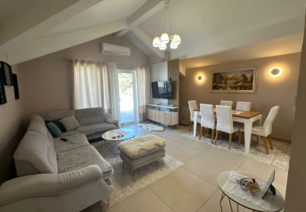 JEPET ME QIRA APARTAMENT 2+1 ME VERANDË | XHAMLLIK