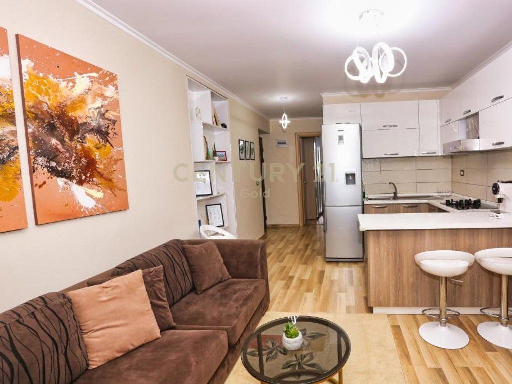 Jepet me qera Apartament te Myslym Shyri 600 € /Muaj 60,000 Lekë /Muaj