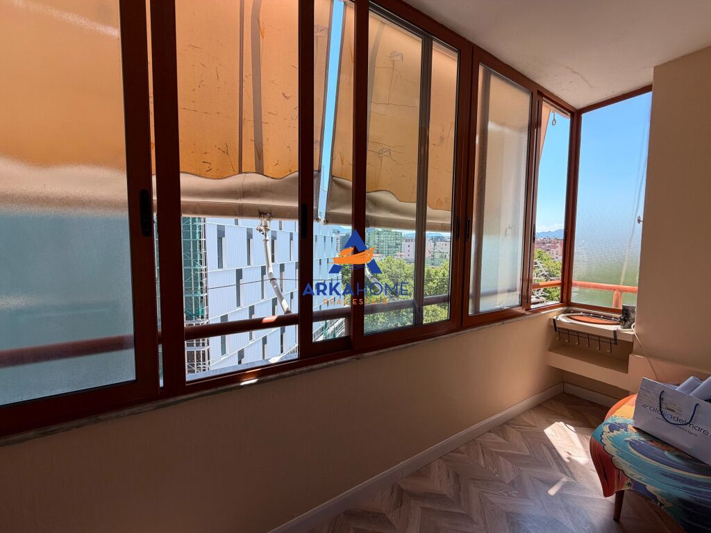 JEPET APARTAMENT 4+1+BALLKON ME QERA "ISH EKSPOZITA" 130.000 LEKE