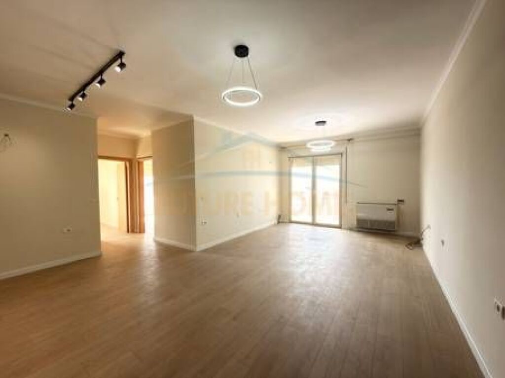 Shitet, Apartament 2+1+2, Restorant Fresku, Rruga e Dajtit