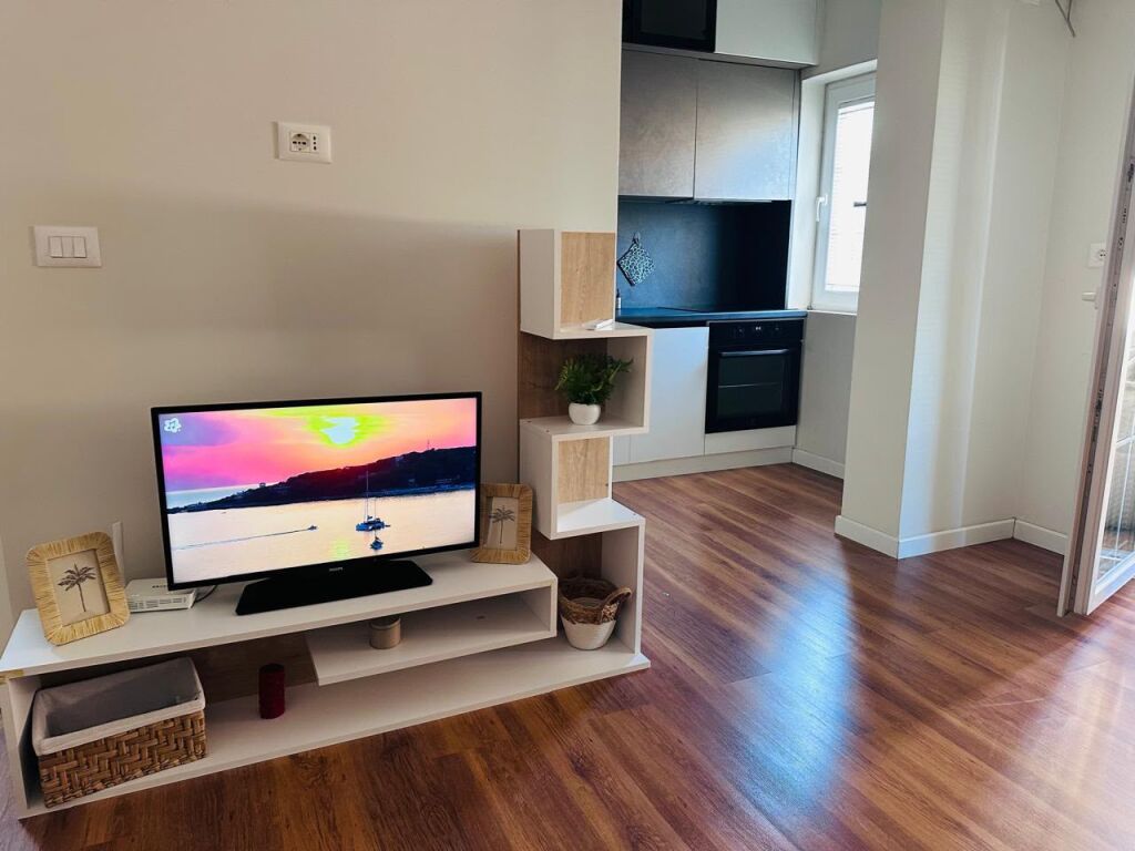Selvia, Shitet apartament 1+1.