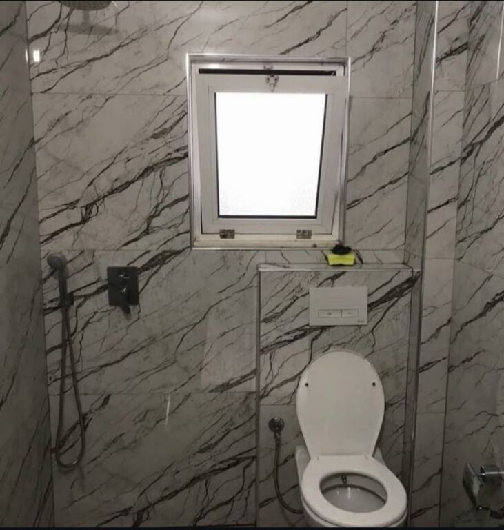 APARTAMENT ME QIRA 1+1 - SHKOLLA BARAM CURRI, PRANE MJEKSISE , TIRANE