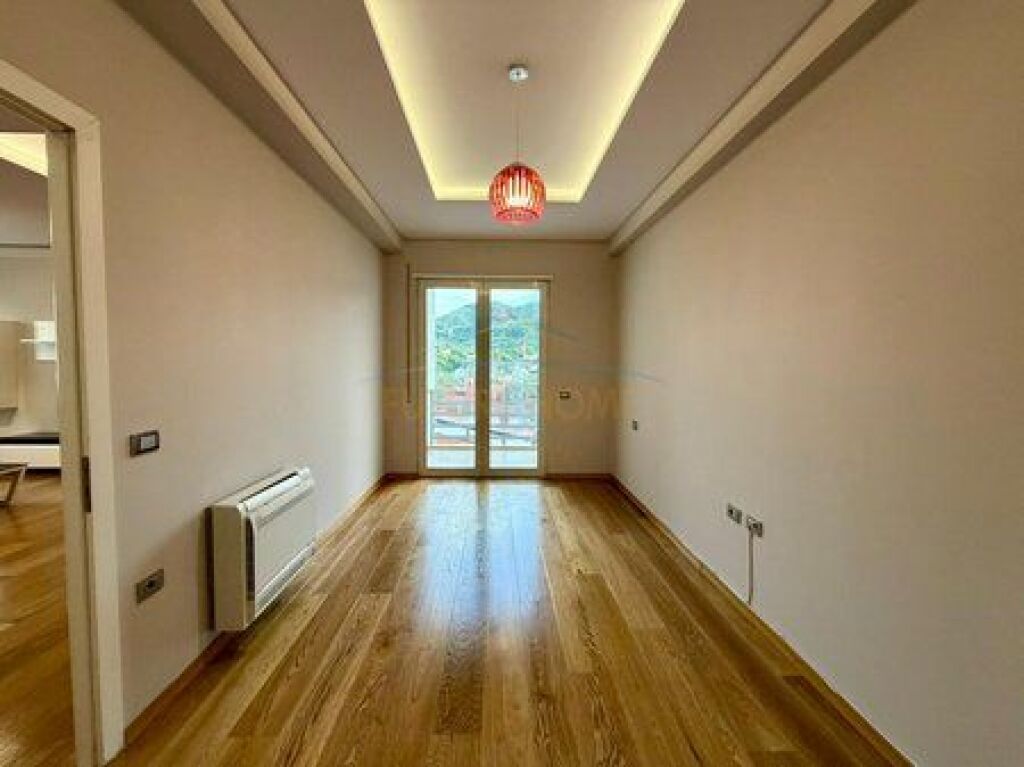 Shitet, Apartament 2+1+2 Ballkone ,Liqeni i Thate, Tirane