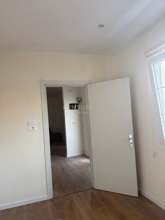 PIANO VILLA 2+1 IN AFFITTO, ALI DEMI 500 € /Mese 50.000 Lek /Mese