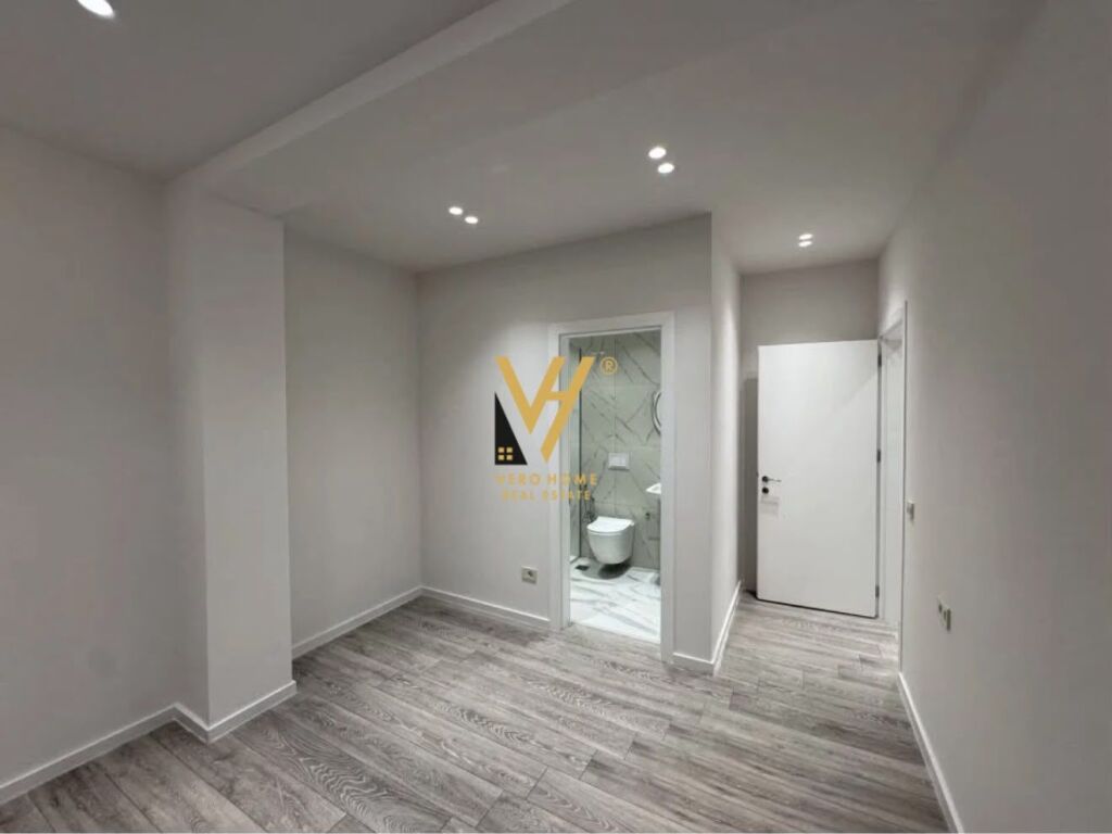 OFFICE 104 M2 FOR RENT AT MINE PEZA 850 EURO