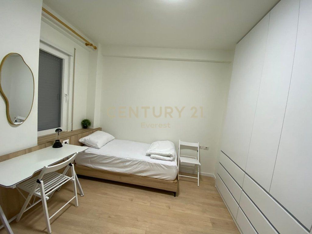RRUGA 5 MAJI, APARTAMENT 1+1 PER QIRA 550 € /Muaj 50,000 Lekë /Muaj