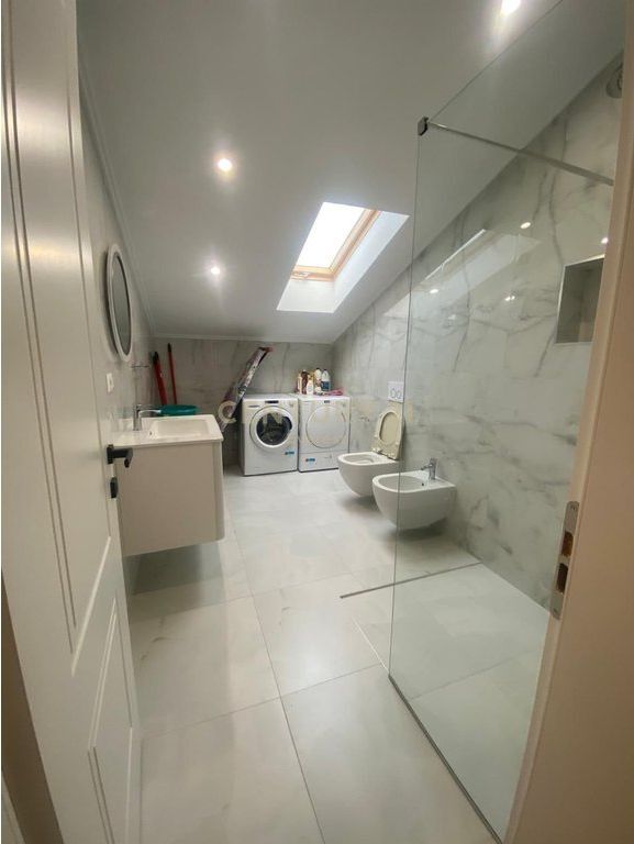 KODRA E PRIFTIT, JAPIM APARTAMENT 3+1+2+PARKIM PER QIRA