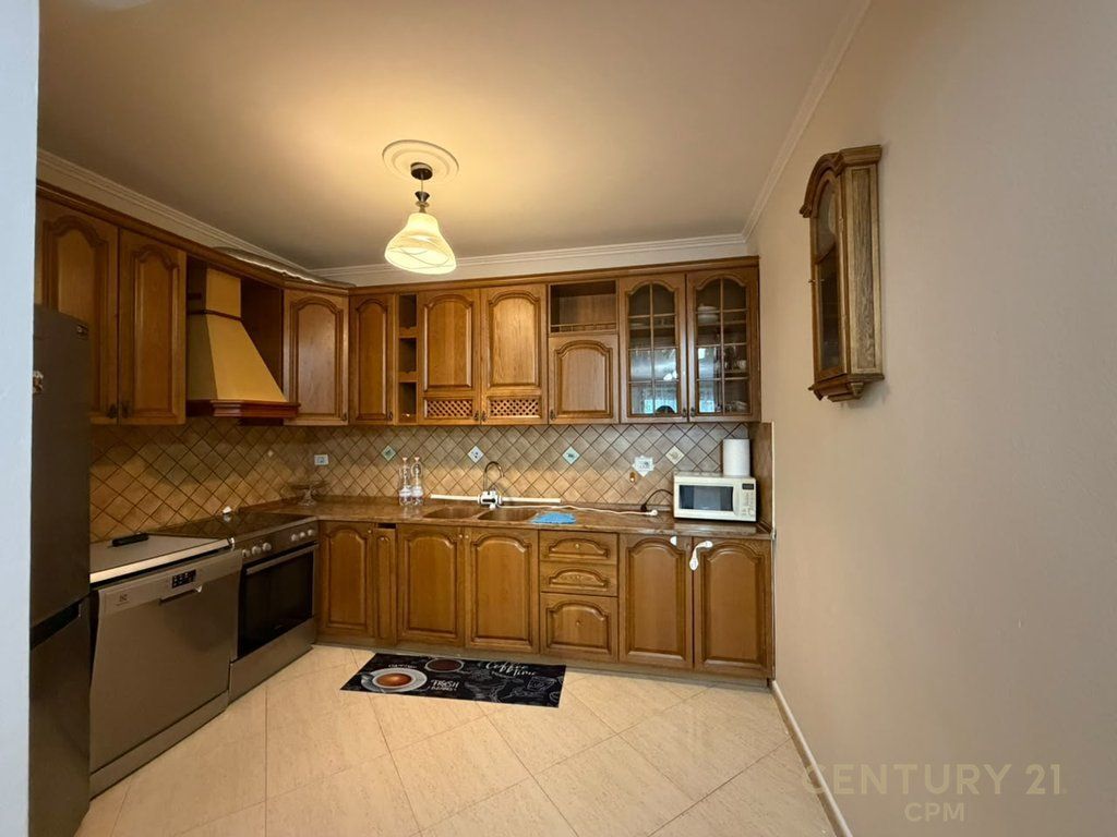 ISH STACIONI I TRENIT, SHESIM APARTAMENT 3+1 310,000 € Sip. Totale  127m2