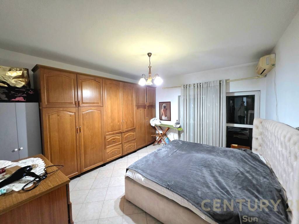 Appartamento 3+1+2 in vendita a Komuna e Parisit